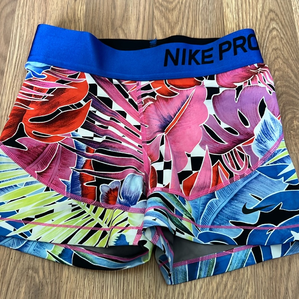 Nike Pro dri fit tropical print compression shorts sz Medium